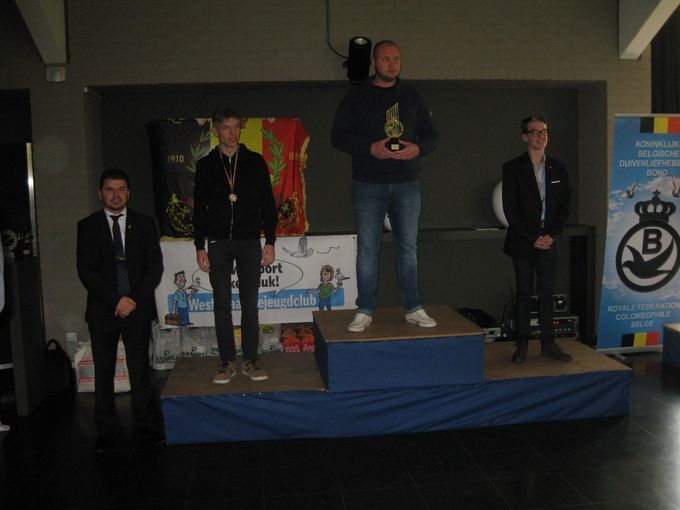 Kampioenschappen As-Duiven Snelheid Oude Duiven 2018
Jeugdleden tot 30 Jaar
1é De Vos Kevin Wervik
2é De Meulennaere Guylian Lichtervelde
3é De Muelennaere jarne oekene