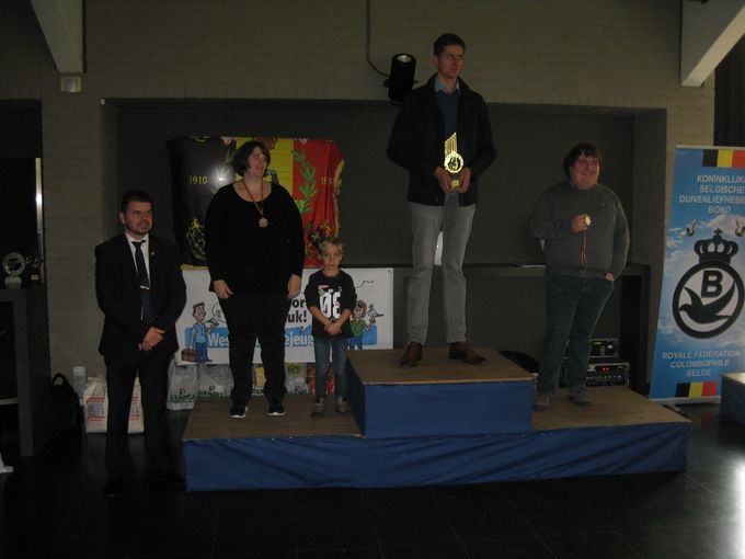 Kampioenschappen As-Duiven Halve-Fond Jonge Duiven 2018
Jeugdleden tot 30 Jaar
1é Debou Dieter Ichtegem
2é Loyson kevin Handzame
3é Mahieu Angelique Zwevegem