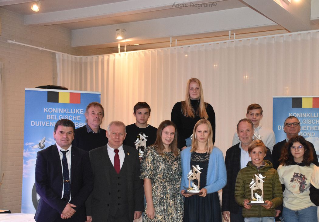  kampioen van West-Vlaanderen bij de Beginnelingen jonge duiven 2022
 1é Pl Vanden Bussche Lot Zwevegem
 2é PL De Conynck Kobe Eernegem
 3é PL Mestdagh Emile Wevelgem
 4é PL Dumoulin  Jordy Menen
 5é PL Glorieux Fientje Ingelmunster
 6é PL Ahmadi Rayana Oostnieuwkerke
 7é PL Vanovertveldt Emiel & Cyriel   St-Denijs
 8é PL Buffel Elise & Paulien Hooglede
 9é PL Team Slee & Maertens Damme 
